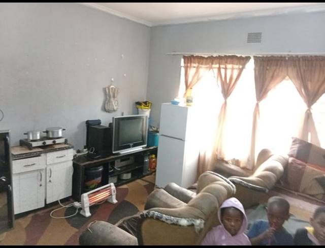 11 BEDROOM HOUSE FOR SALE IN KENILWORTH